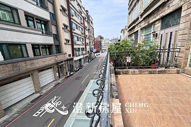 市中心/大坪數/可當套房也可當工作室/獨立廚房/變頻冷氣(第13張)