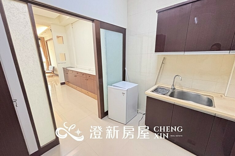 市中心/大坪數/可當套房也可當工作室/獨立廚房/變頻冷氣(第8張)