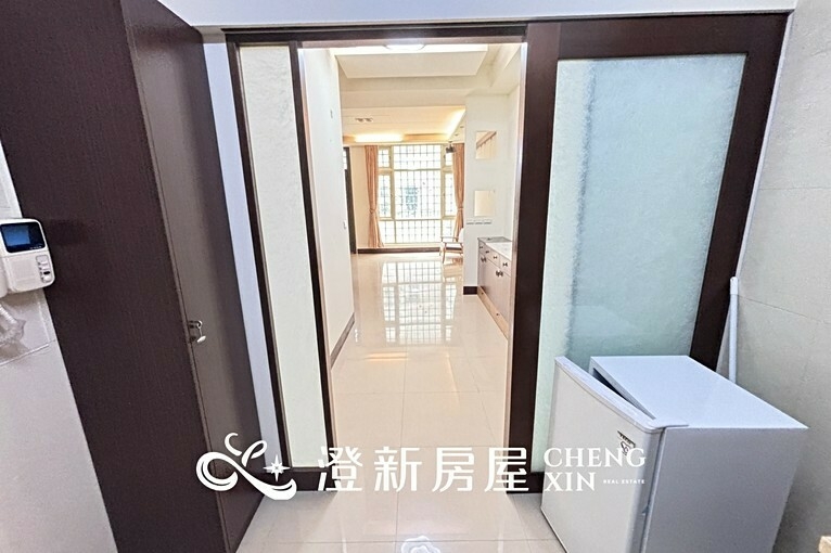 市中心/大坪數/可當套房也可當工作室/獨立廚房/變頻冷氣(第9張)