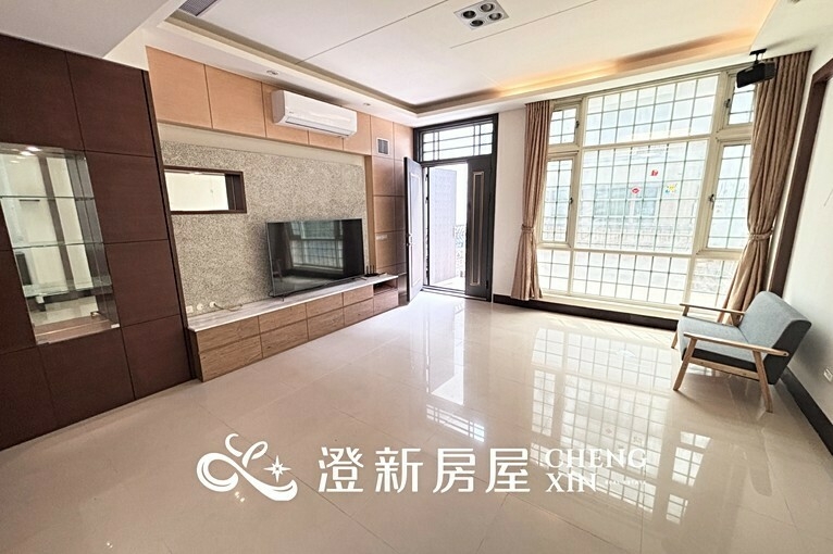 市中心/大坪數/可當套房也可當工作室/獨立廚房/變頻冷氣(第1張)