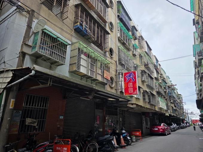 鶯歌交流道旁公寓 - Image 1