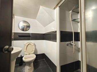 台中水電全包199.101.超大空間可住兩人獨洗曬台中北區高質感套房出租/獨曬陽台/一房一廳一衛/一方生活 - Image 12