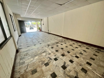 🏠東區崇明路三角窗整棟黃金店面（第1張）