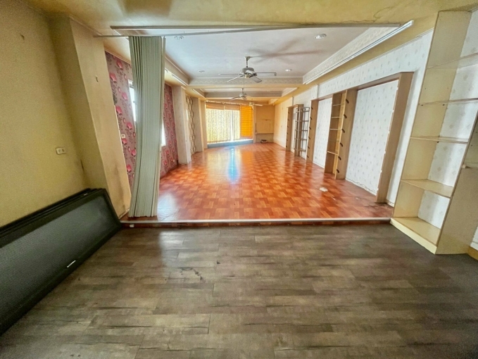 🏠東區崇明路三角窗整棟黃金店面（第5張）