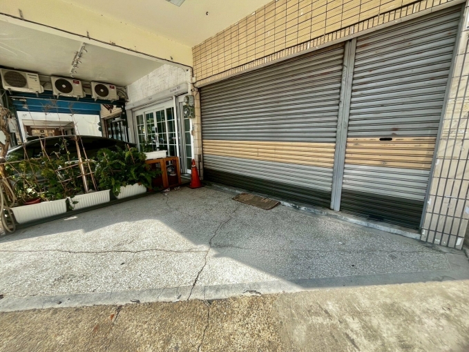 🏠東區崇明路三角窗整棟黃金店面（第3張）