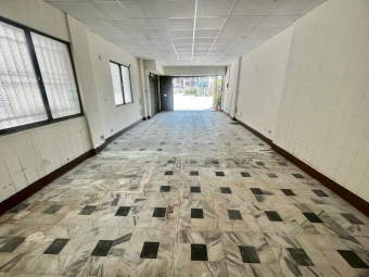 🏠東區崇明路三角窗整棟黃金店面（第2張）