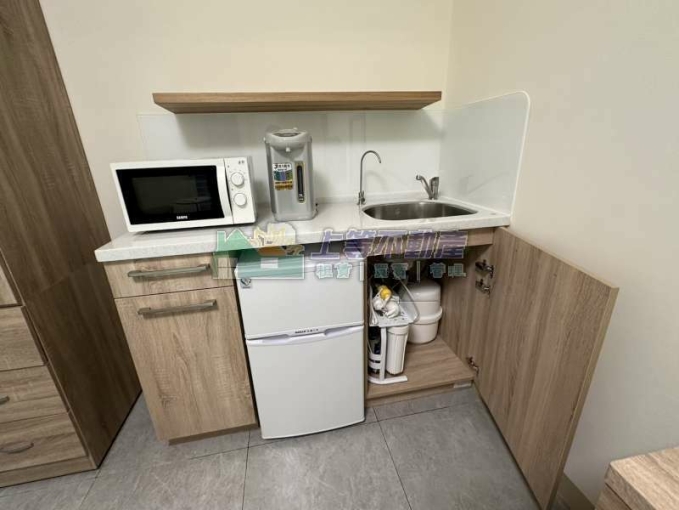 近棒球場.大遠百精緻陽台電梯網路套房 - Image 5