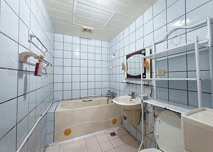 三房二廳🏠陽台獨洗🏠稀有可寵🏠租屋補助🏠電梯🏠子母車🏠流理台🏠管理員🏠家具電全配🏠浴缸（第8張）