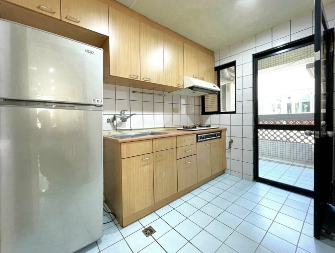 三房二廳🏠陽台獨洗🏠稀有可寵🏠租屋補助🏠電梯🏠子母車🏠流理台🏠管理員🏠家具電全配🏠浴缸（第9張）