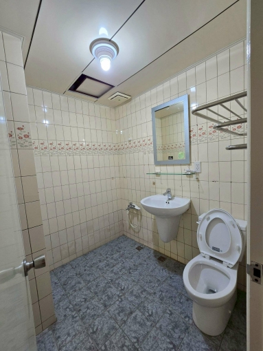 新莊蛋黃區大四房 交通環境超便利 - Image 4