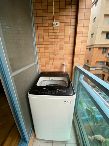 西區✅臺水電陽台獨洗套房-廁所對外窗（第2張）