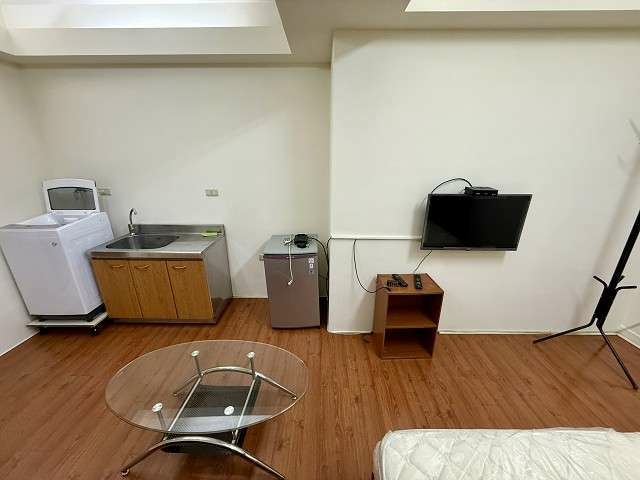 💞大象租屋💞近SOGO.威尼斯影城旁.漂亮網路大套房.附傢俱.家電.有流理台.專用洗衣機（第5張）