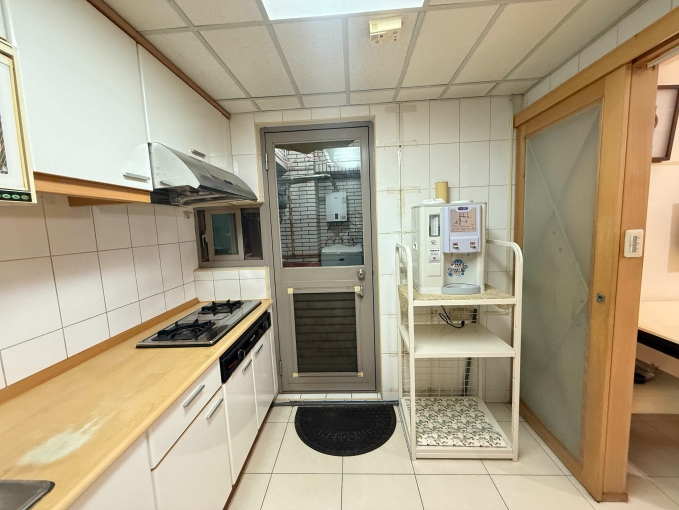 大業路⭐️大四房稀有釋出！近商圈＋學區＋交通便利大四房稀有釋出！近商圈＋學區＋交通便利 - Image 4