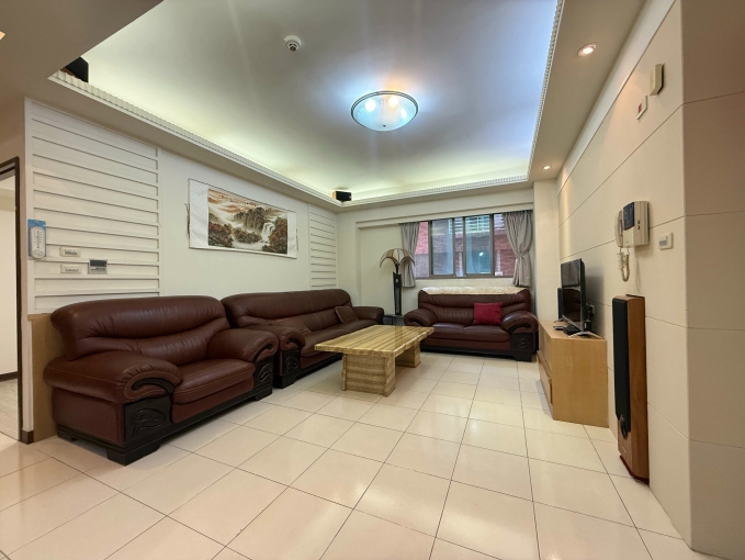 大業路⭐️大四房稀有釋出！近商圈＋學區＋交通便利大四房稀有釋出！近商圈＋學區＋交通便利 - Image 1