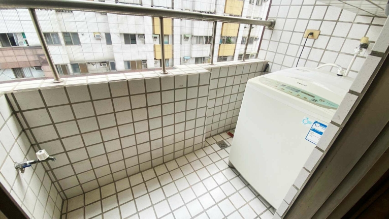 自租SOGO大套房 原木地板 可社宅租補 台水台電 - Image 4