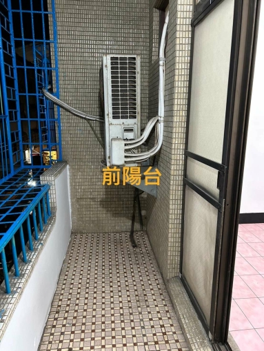 三鶯線福德捷運站旁，鄰近交流道，通勤或南來北往交通超方便。（第9張）