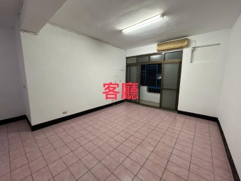 三鶯線福德捷運站旁，鄰近交流道，通勤或南來北往交通超方便。（第2張）