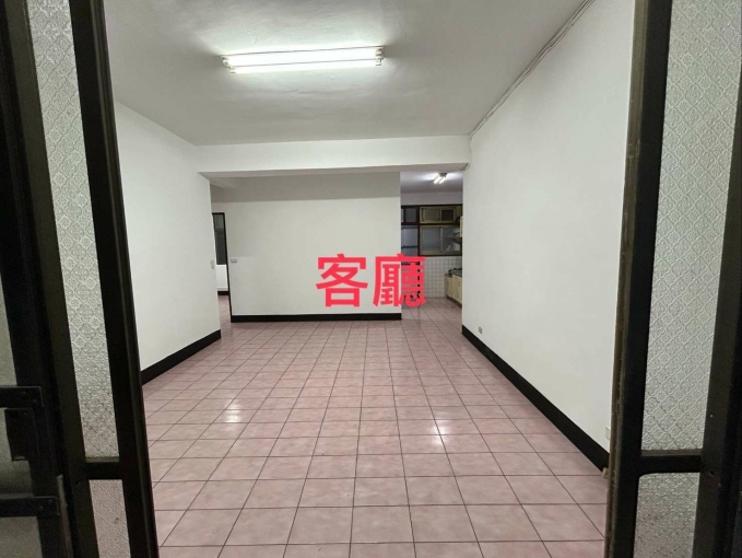 三鶯線福德捷運站旁，鄰近交流道，通勤或南來北往交通超方便。（第1張）