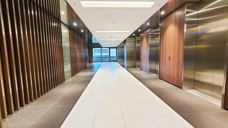 ☆捷運松山站☆指標商業大樓、邊間、挑高氣派門廳(第2張)