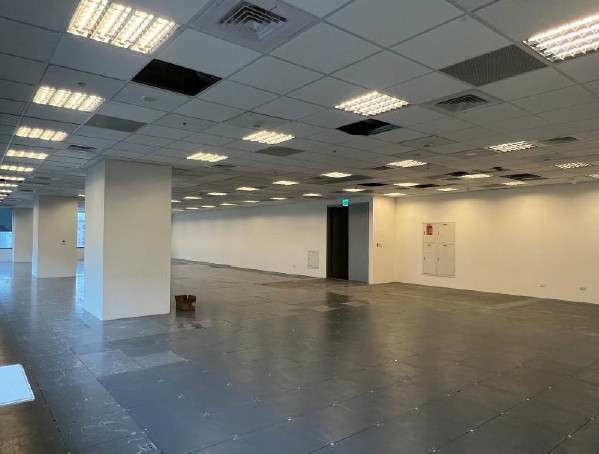 ☆捷運松山站☆指標商業大樓、邊間、挑高氣派門廳（第1張）