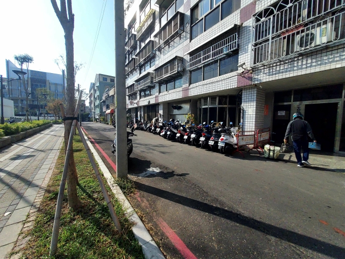 獨立大套房-台中後站新時代購物中心旁(代收包裹,可租補)(第2張)