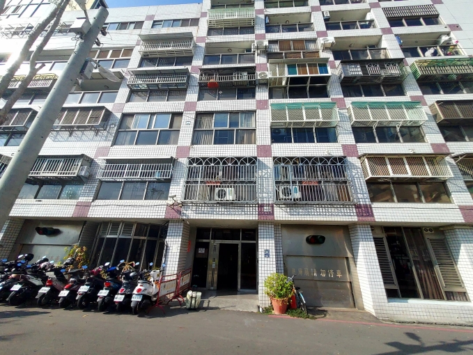 獨立大套房-台中後站新時代購物中心旁(代收包裹,可租補)(第1張)