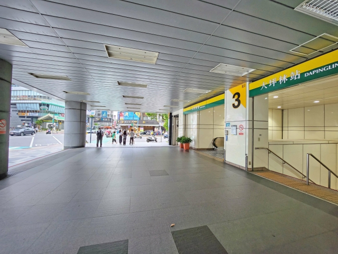 大坪林捷運站1分鐘,電梯3房全新整理粉刷,舒適空間速洽 - Image 1