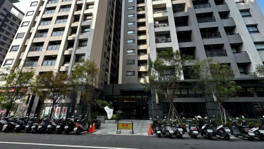 【總管家屋管】梧棲43坪三房＋平面車位，月付1.5萬！免仲介、符合資格享租補 🏠（第1張）