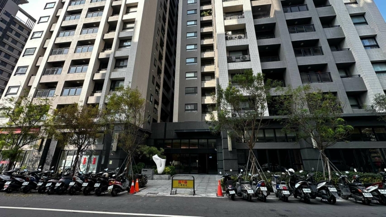 【總管家屋管】梧棲43坪三房+平面車位,月付1.5萬!免仲介、符合資格享租補 🏠(第1張)