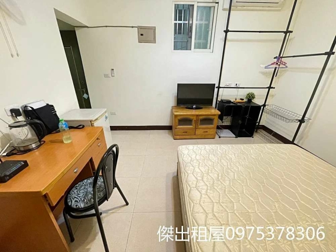 傑出租屋/市府稀有1樓,挑高,室內機車位! - Image 3