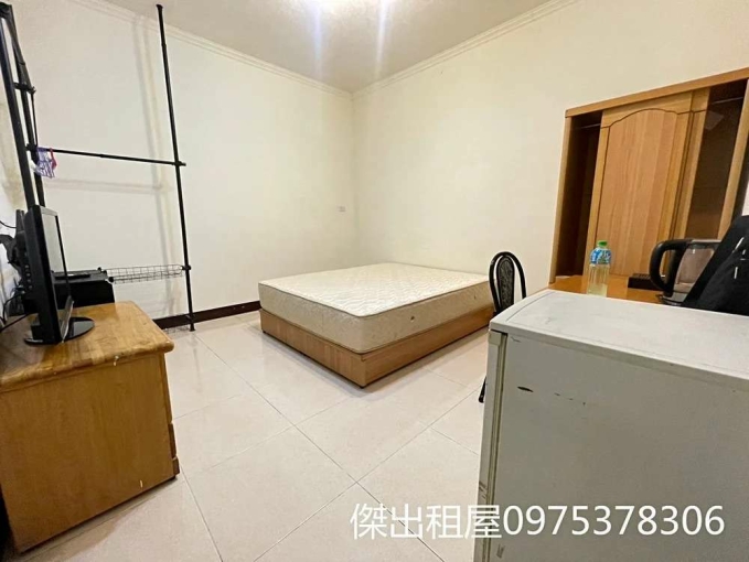 傑出租屋/市府稀有1樓,挑高,室內機車位! - Image 1