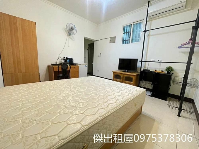 傑出租屋/市府稀有1樓,挑高,室內機車位! - Image 2