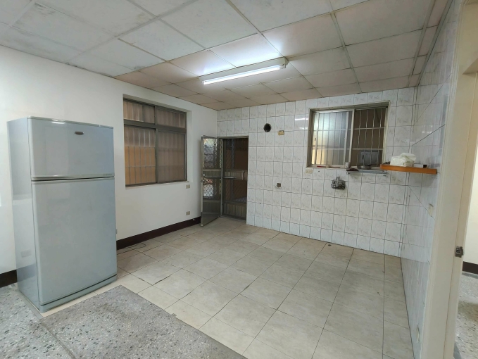 老樹公園巷口✨8米寬大庭院一樓平房✨可店住可營登（第9張）