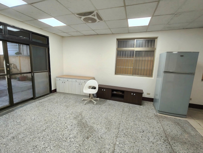 老樹公園巷口✨8米寬大庭院一樓平房✨可店住可營登（第8張）