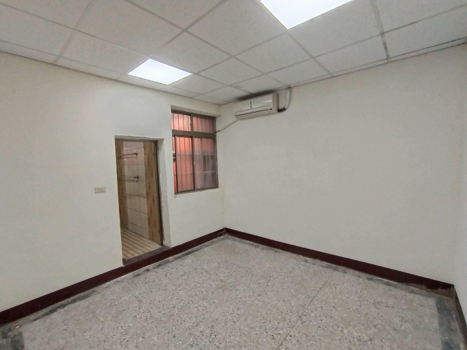 老樹公園巷口✨8米寬大庭院一樓平房✨可店住可營登（第6張）