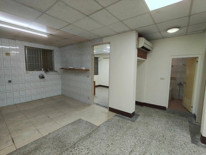 老樹公園巷口✨8米寬大庭院一樓平房✨可店住可營登（第10張）