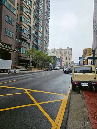 遠百旁大面寬金店面-門前可停車(租金含稅)（第2張）