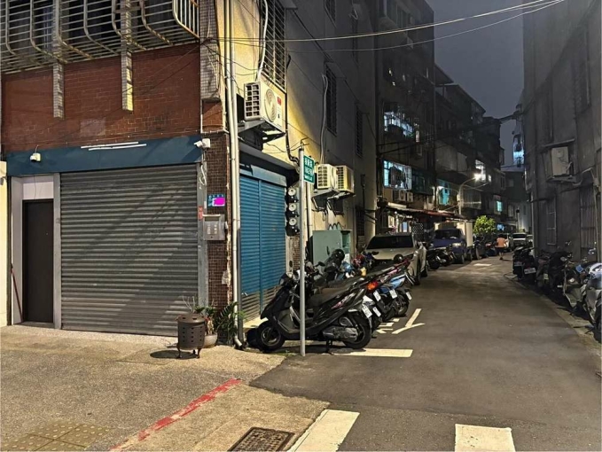 板新捷運4分❤️板橋捷運❤️三角窗店面❤️可營登❤️適各行業（第2張）