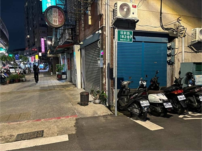 板新捷運4分❤️板橋捷運❤️三角窗店面❤️可營登❤️適各行業（第3張）