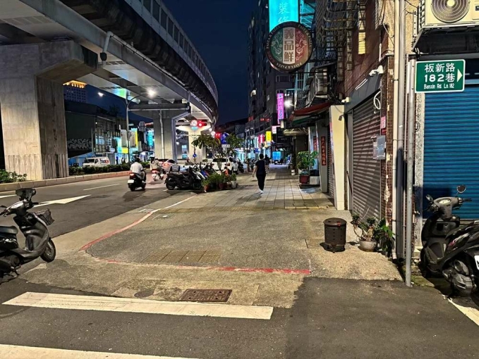 板新捷運4分❤️板橋捷運❤️三角窗店面❤️可營登❤️適各行業（第9張）