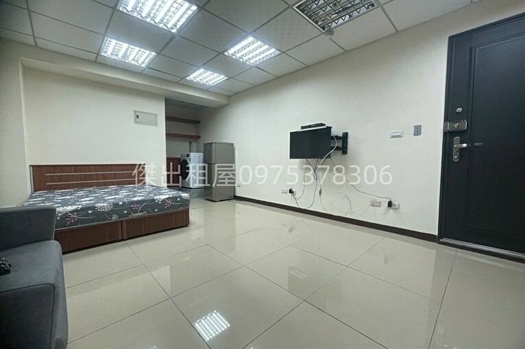 傑出租屋/藝文社區電梯,洗脫烘,代收包裹/垃圾!(第3張)