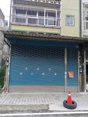 黃金店面出租，宜開店、宜居，近學區、近醫院賃者，請盡速、近市場、近公車總站，交通便利。若有意願租與我聯繫。劉先生：0928805092。(仲介勿擾)！（第1張）