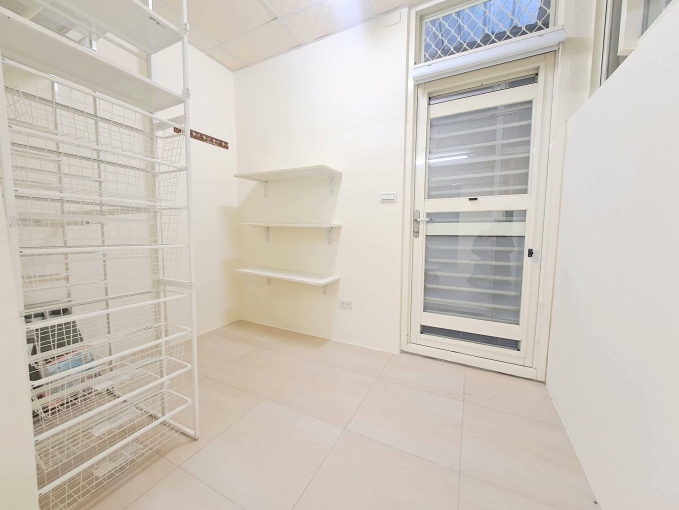 大空間*沙發*陽台獨洗曬*飲水機*子母車*機車位 - Image 8