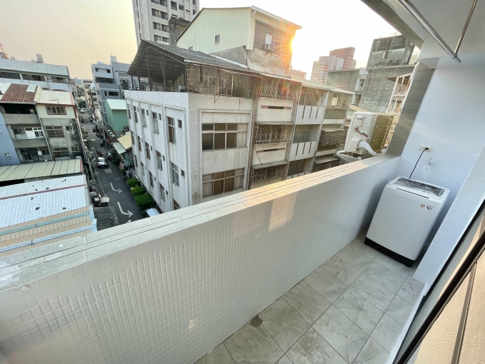 正一房一廳*整棟超新電梯大套房*陽台*流理臺*沙發*電梯*子母車*（第12張）