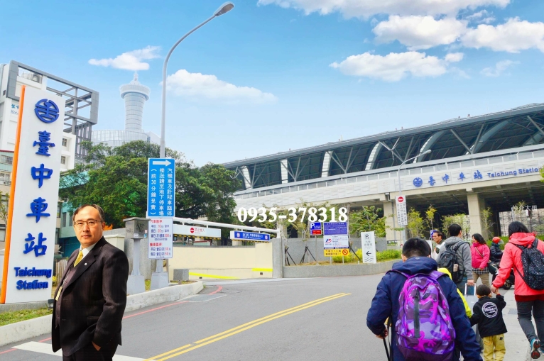 (含管)三井 LaLaport 台中｜浩瀚湖濱城｜三房平車（第4張）