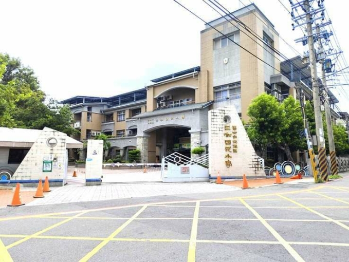 家庭最愛★4房+前陽台+後花園★雙車位別墅（第1張）