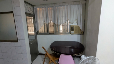 近北平路飲食街文心捷運站及學區，可租補，三臺冷氣，獨洗曬，採光好通風佳出入方便，環境安靜，禁寵物（第14張）