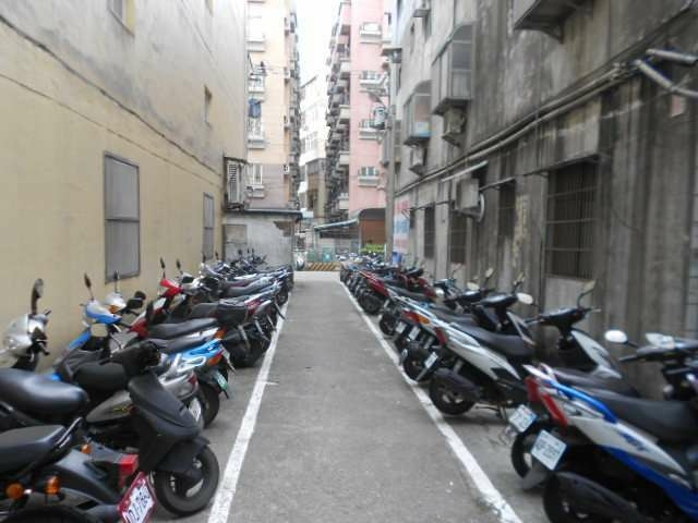 免仲介費 近中原夜市電梯3樓新網路大套房便宜租（第12張）