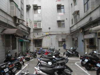 免仲介費 近中原夜市電梯3樓新網路大套房便宜租（第11張）