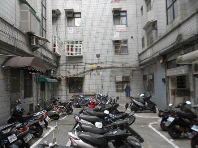 免仲介費 近中原夜市電梯3樓新網路大套房便宜租（第11張）